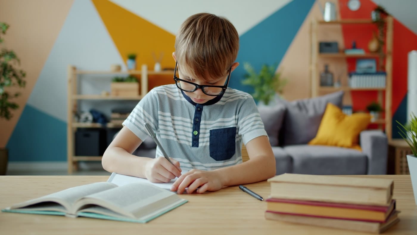 Lunettes pour enfants : quand consulter et comment bien choisir
